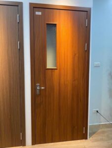 Cửa nhựa Composite vân gỗ kết hợp tấm vách ngăn