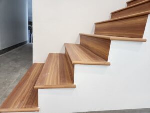 bậc cầu thang nhựa giả gỗ nhanh